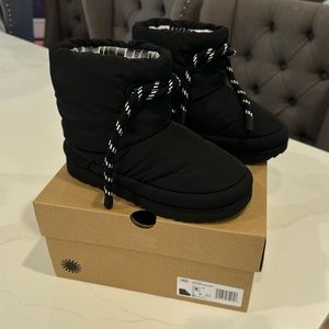 Kids UGG Maxi Short Size 4